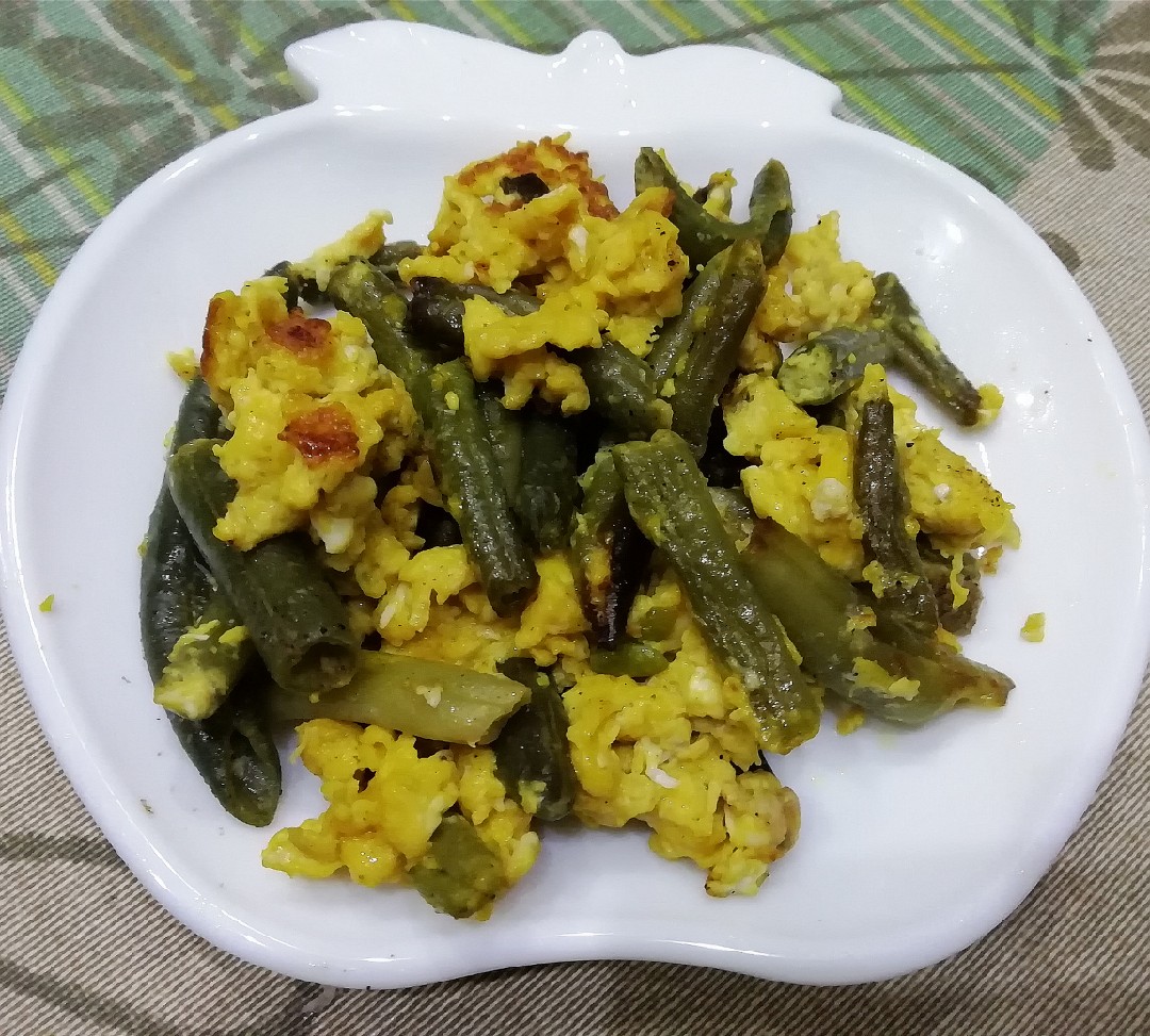 Фасоль стручковая с яйцом