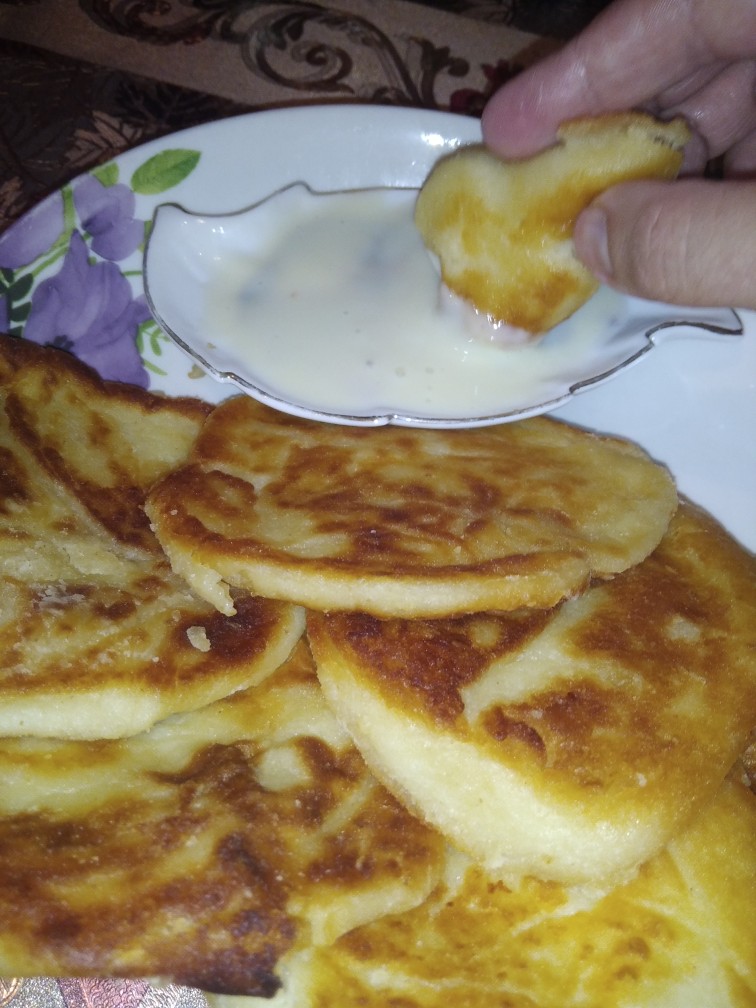 Творожные оладушки (со сгущëнкой)