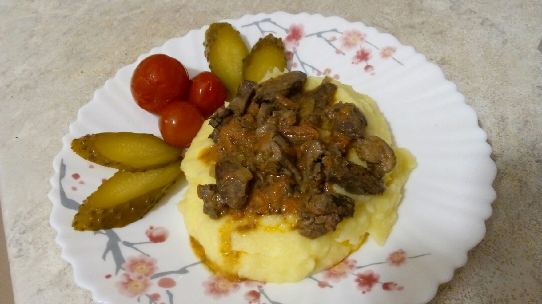 Гуляш из куриной печёнки