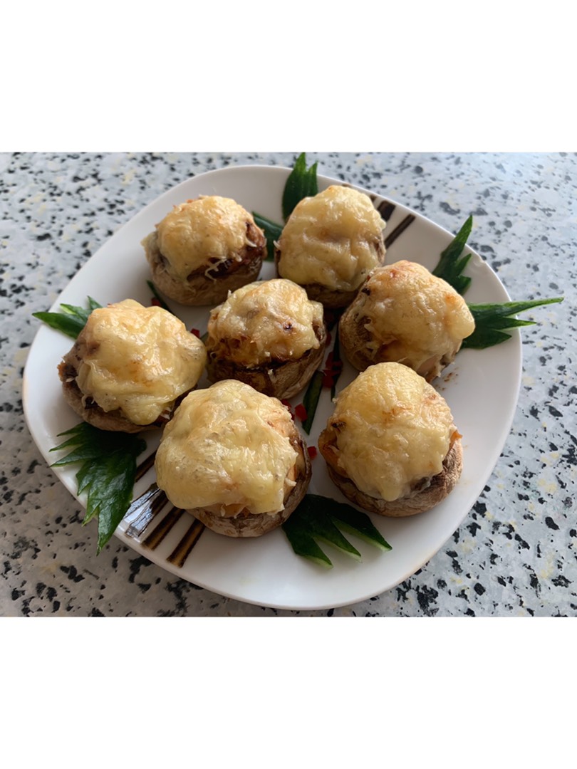 Шампиньоны с курицей и сыром