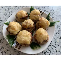 Шампиньоны с курицей и сыром