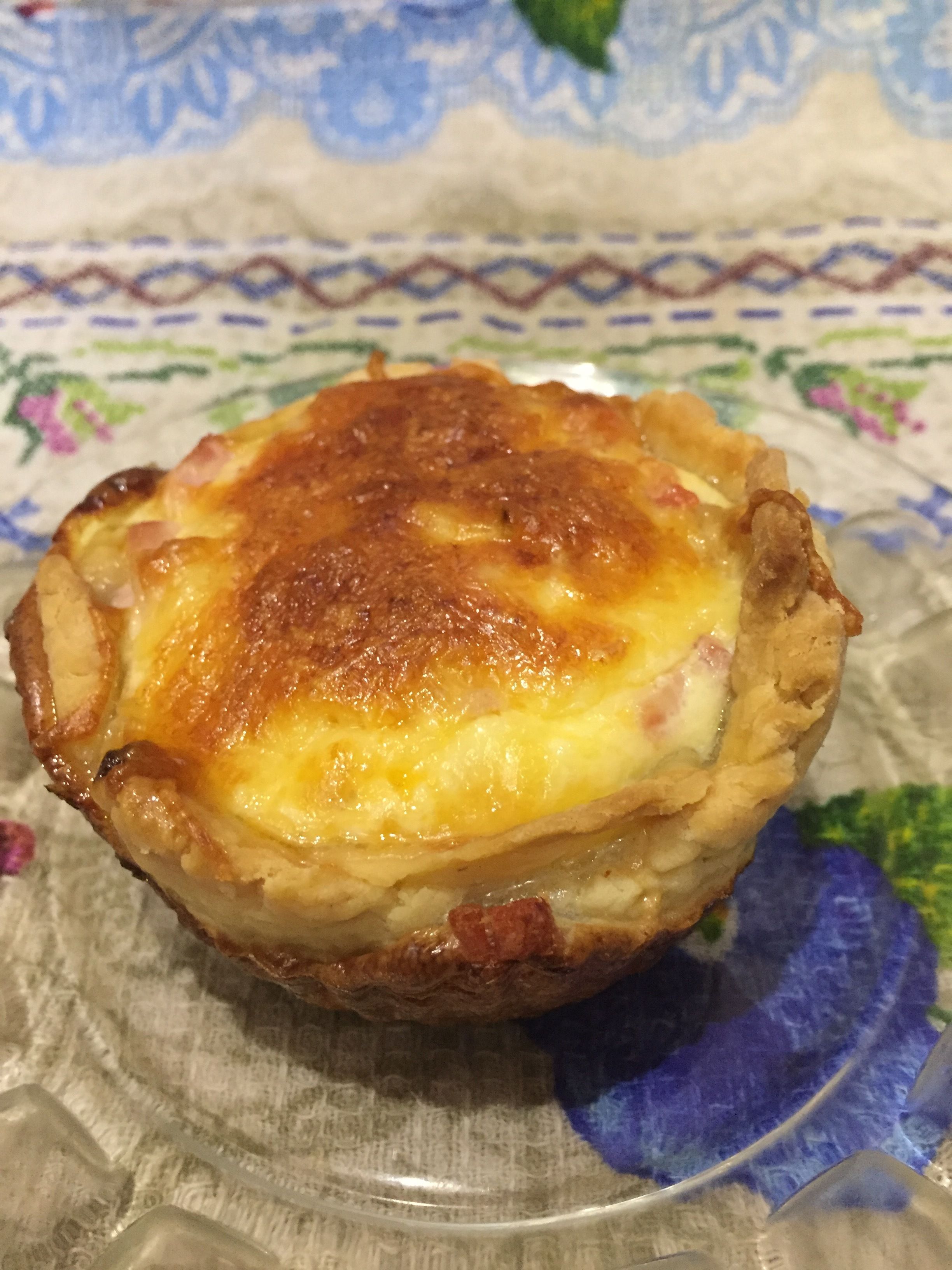 Киш с ветчиной в сливочном соусе