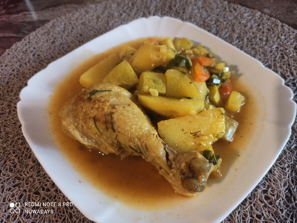 Курица с картошкой и кабачком