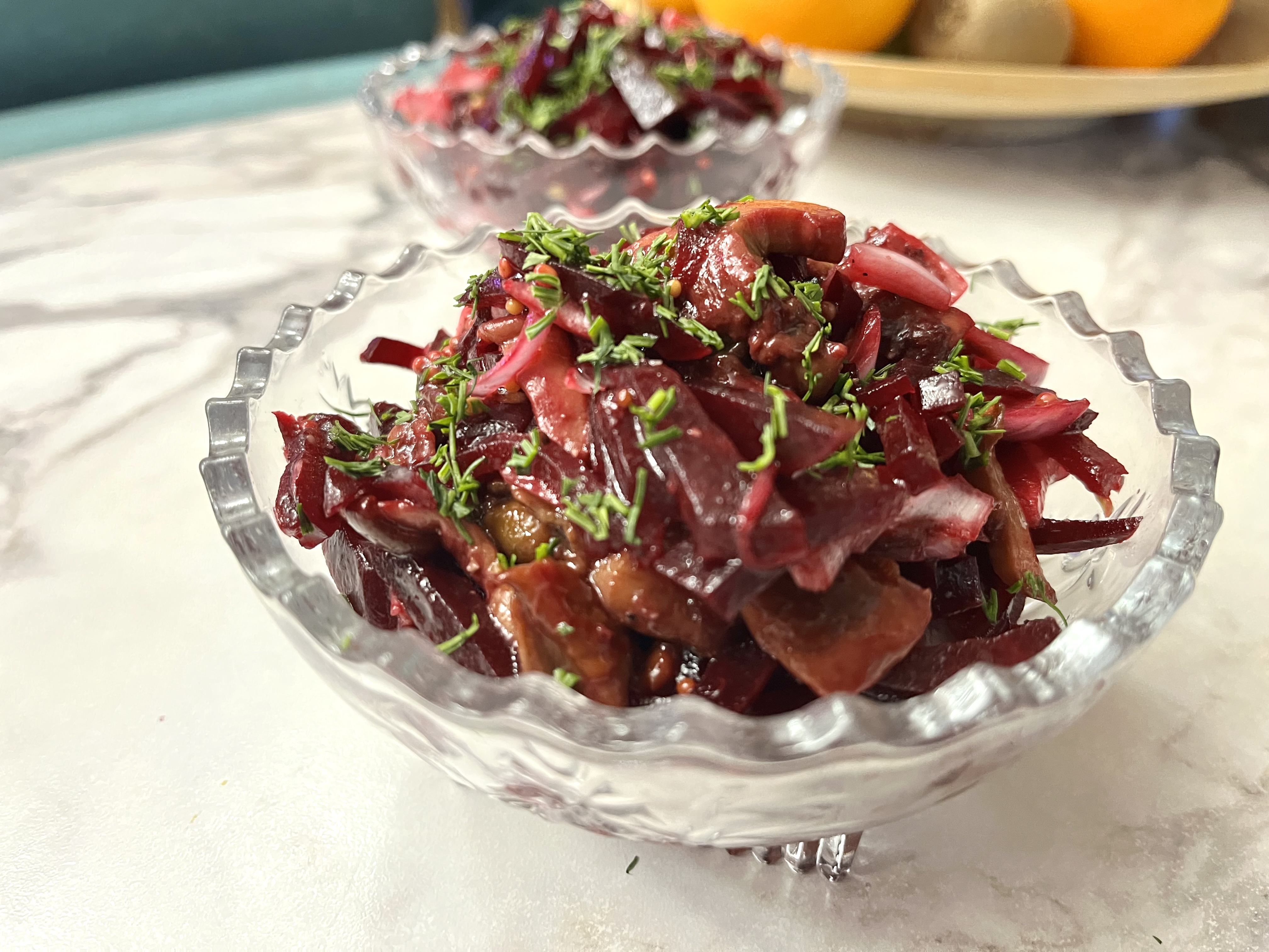 Свекольный салат с белыми грибами 