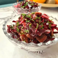 Свекольный салат с белыми грибами 