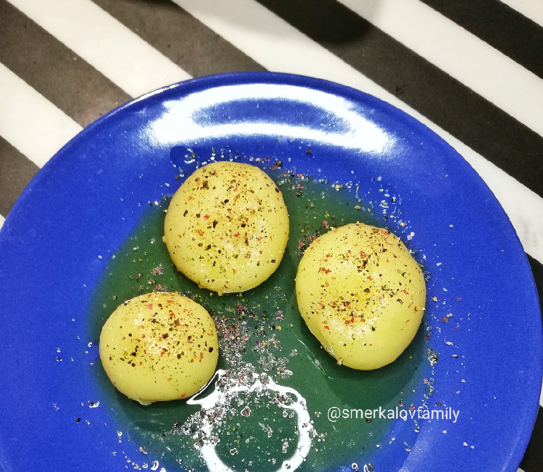 Отварной картофель с оливковым маслом