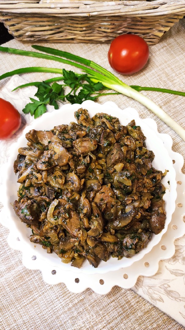 Куриная печень с грибами 🧅