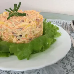 Салат с копчёной колбасой