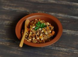 Мясная поджарка с фасолью