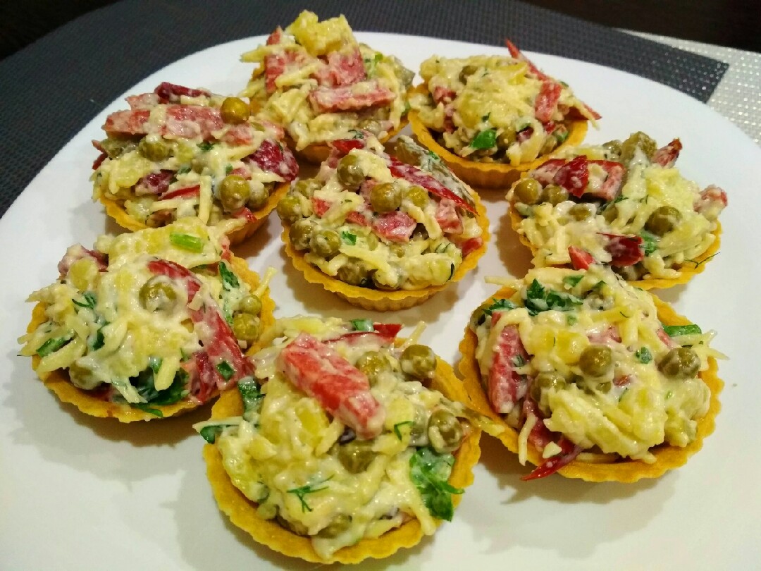 Салат с колбасками