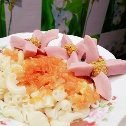 Цветочки из сосисок с макаронами