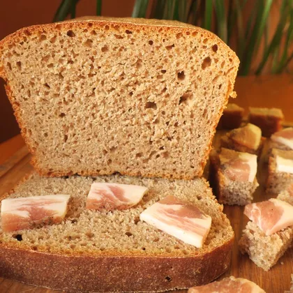 Хлеб пшенично-ржаной с красивыми пропорциями на закваске
