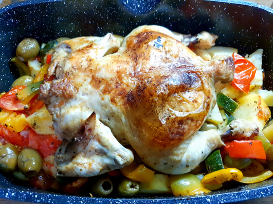 Тушеная курица с овощами