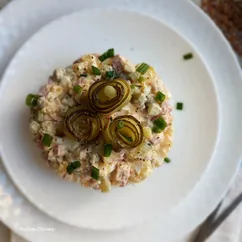 Оливье с варёной колбасой