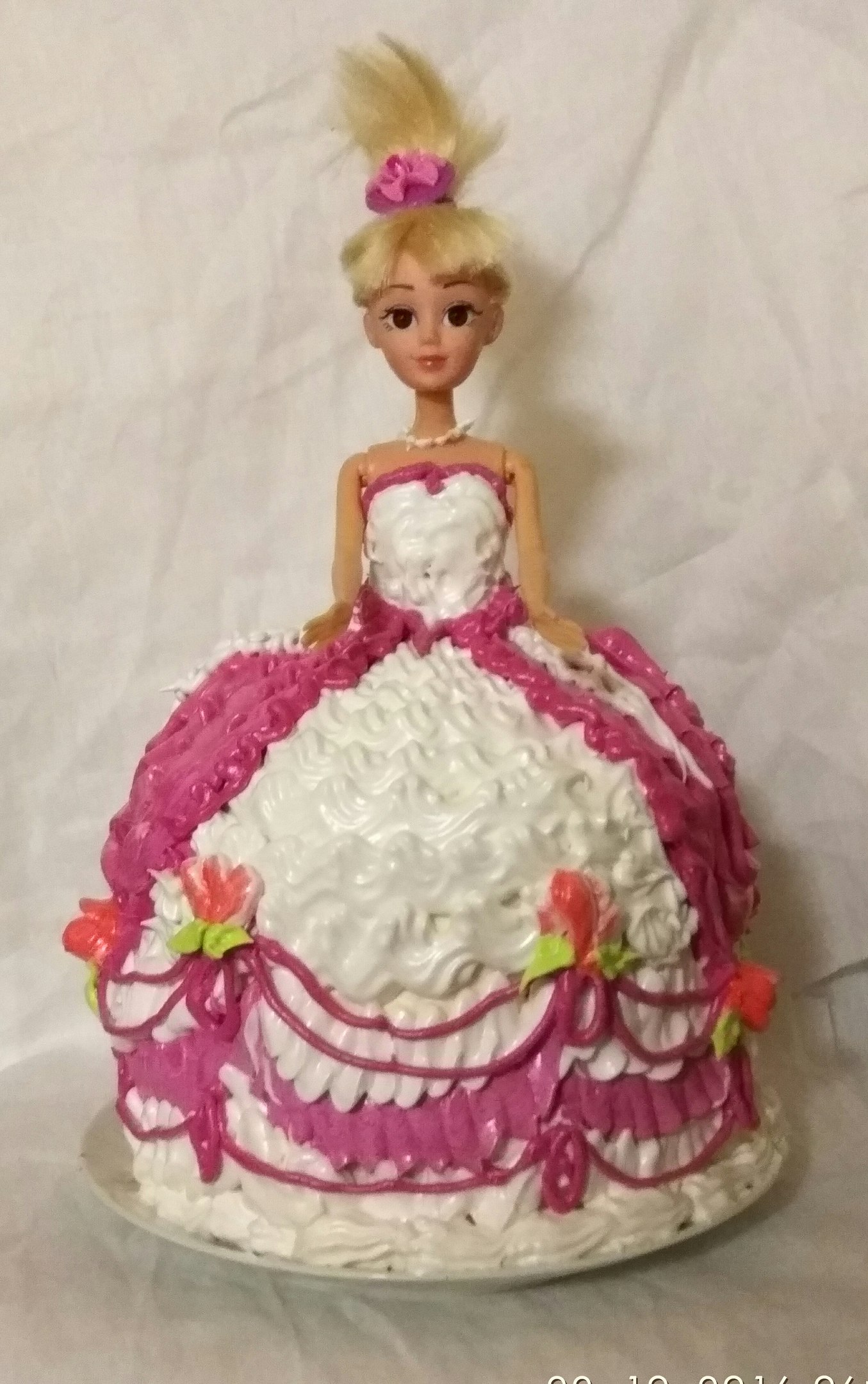 Торт с куклой Барби