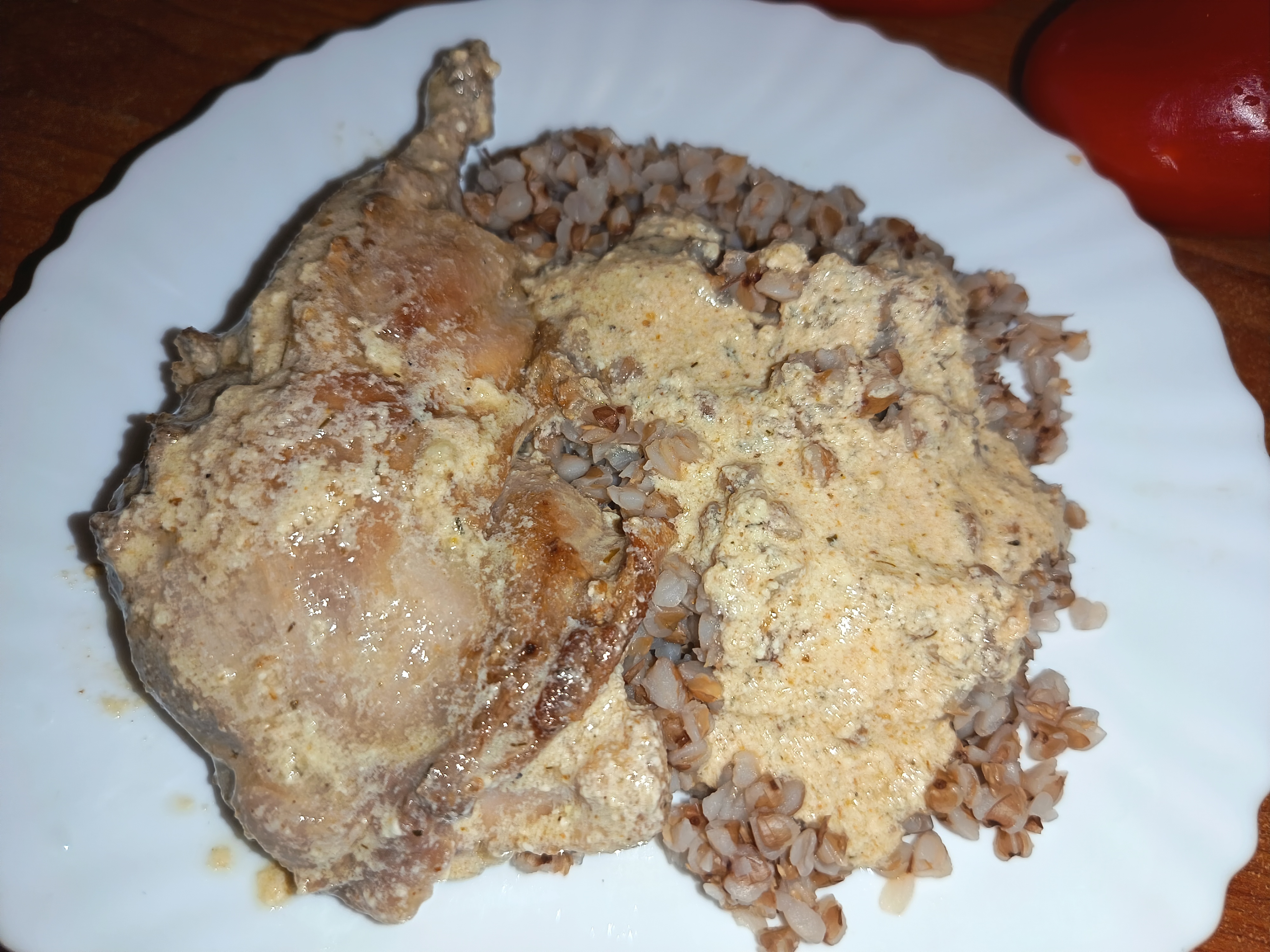 Кролик (курица) в сметанно-сливочном соусе
