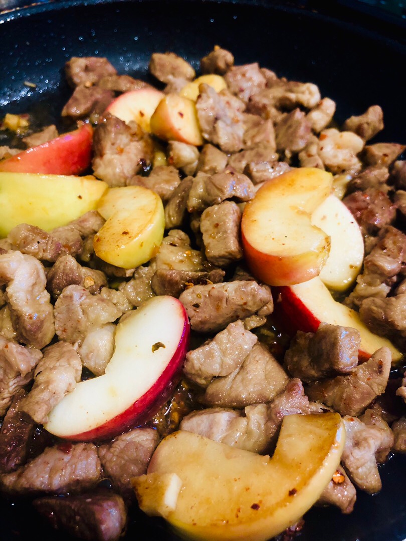 Свинина с яблоками