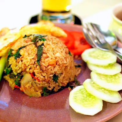 Као пад гай (Khao Pad Gai) - тайский жареный рис с курицей