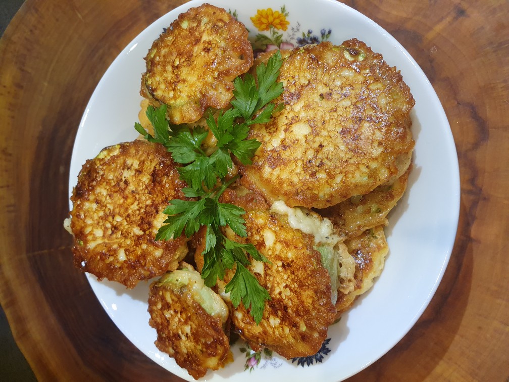 Кабачок в сырном кляре с чесноком