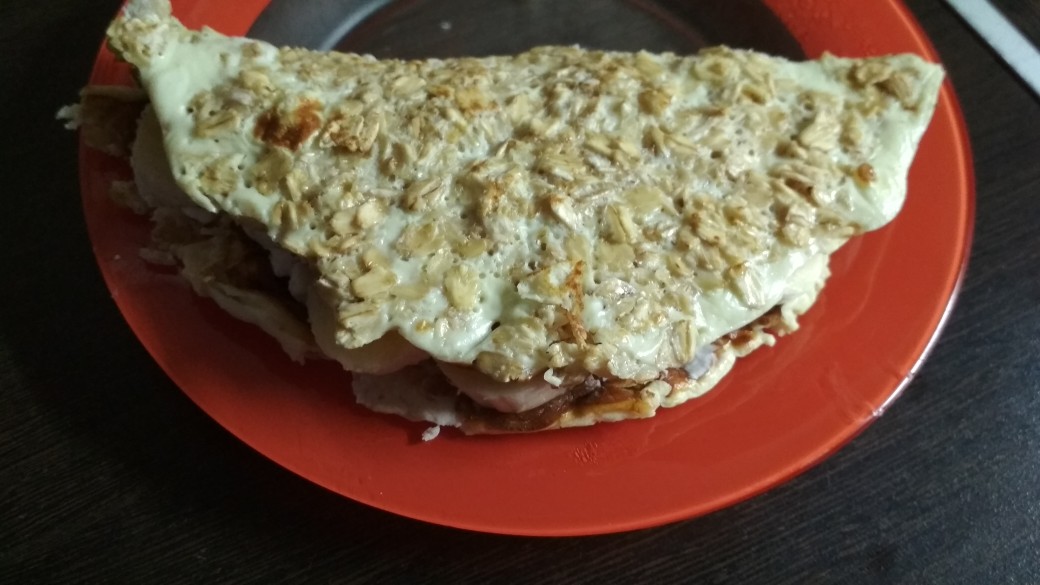 Овсяноблин с бананом и творожным сыром