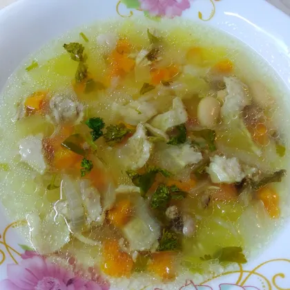 Куриный суп с кабачком и белой фасолью