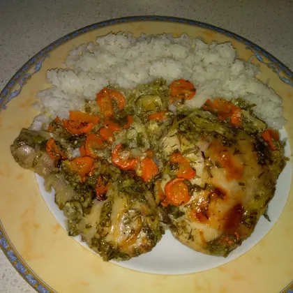 Курица с овощами и зеленью в рукаве с рисом