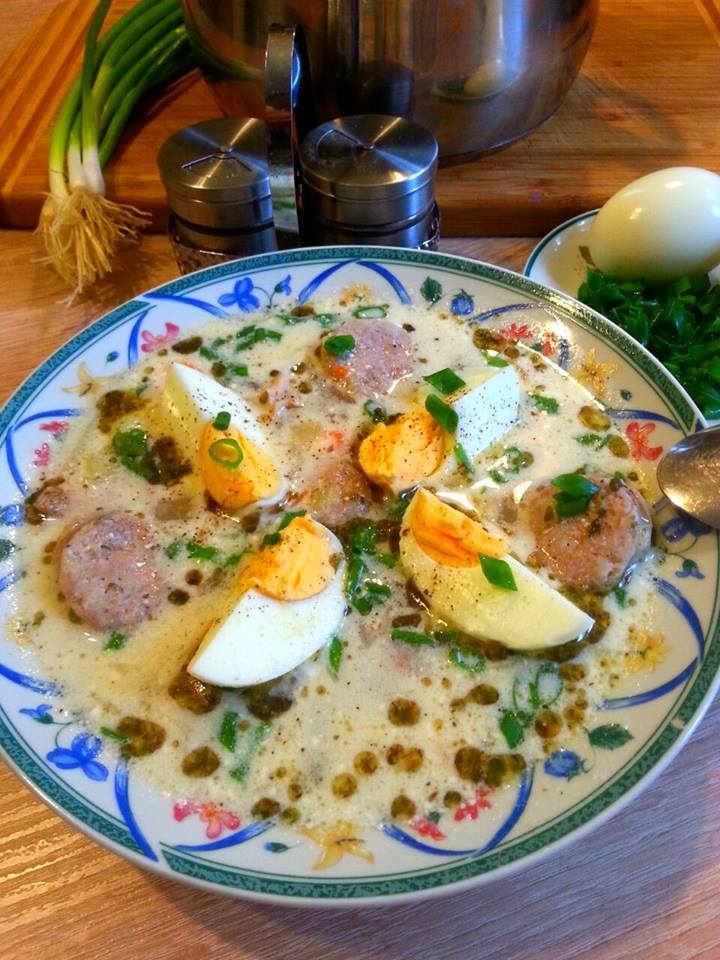 Суп с хреном, картофелем и белой колбаской (польское блюдо)