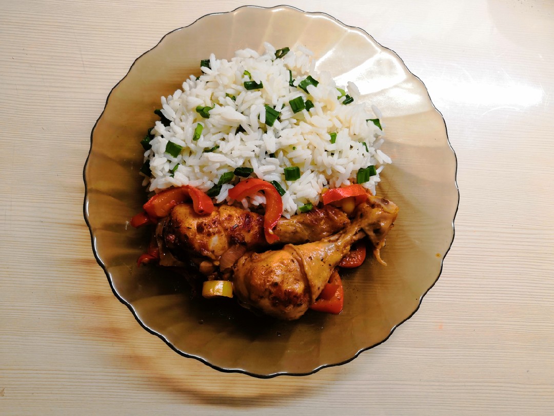 Куриные бёдра с рисом в рукаве для запекания в духовке