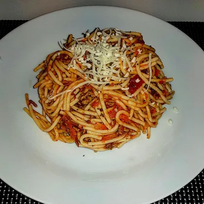 Спагетти с фаршем,морковью и сыром