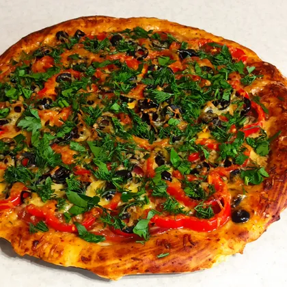 Пицца с салями и овощами, домашний рецепт