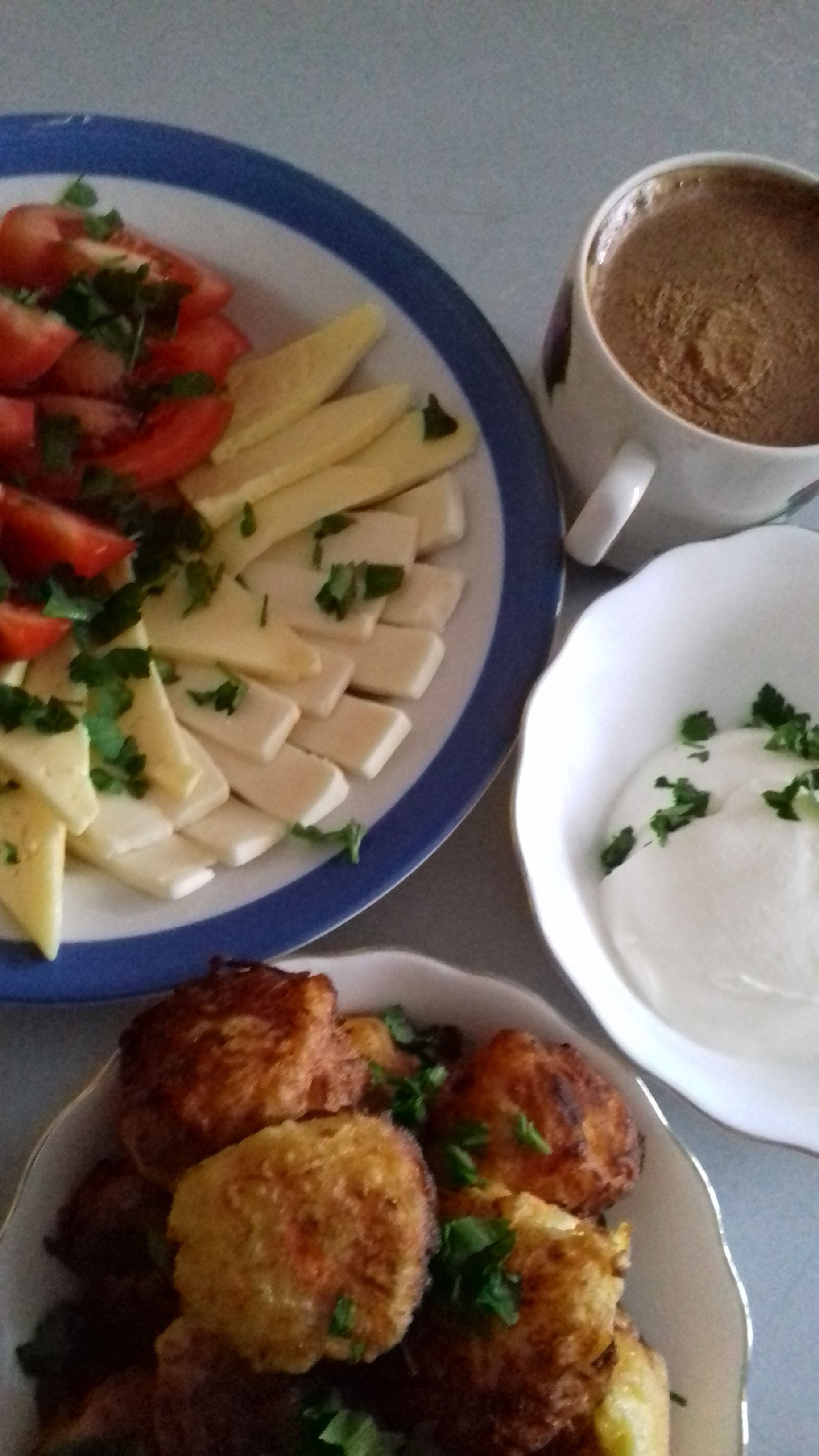 Овощные крокеты со сметаной, сыром, зеленью