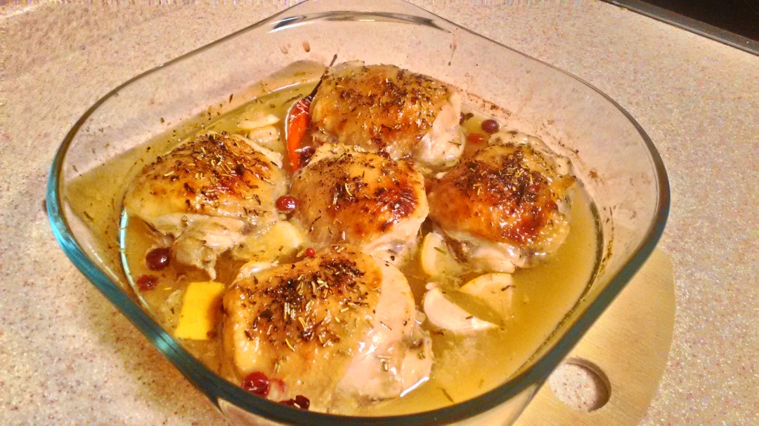 Куриные бедра запеченные в белом вине