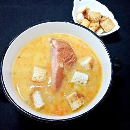Гороховый суп с копеными ребрышками в мультиварке