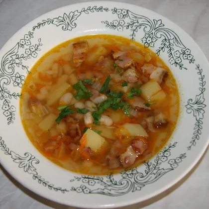 Суп из белой фасоли с копчёной грудинкой