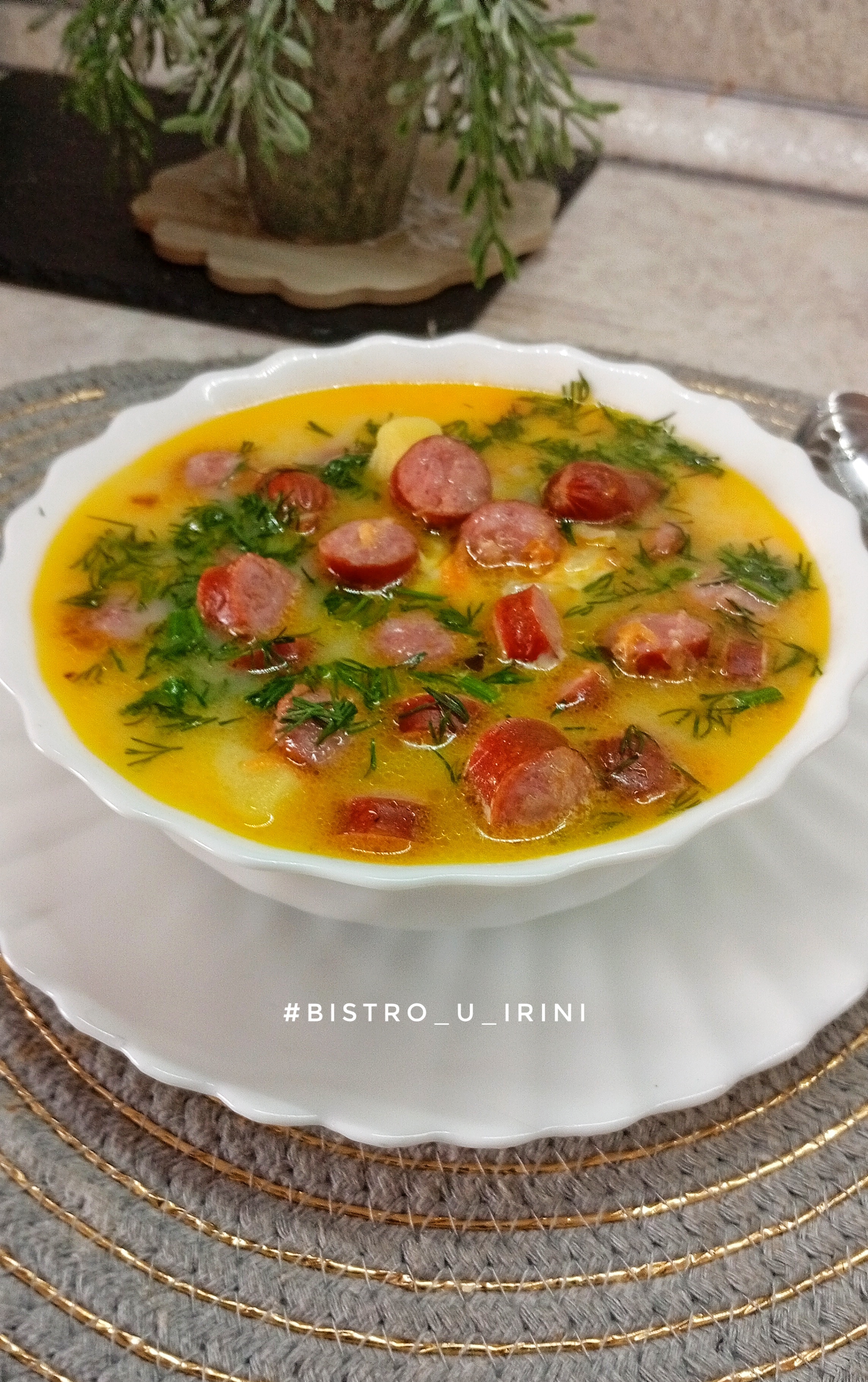 Суп с охотничьими колбасками