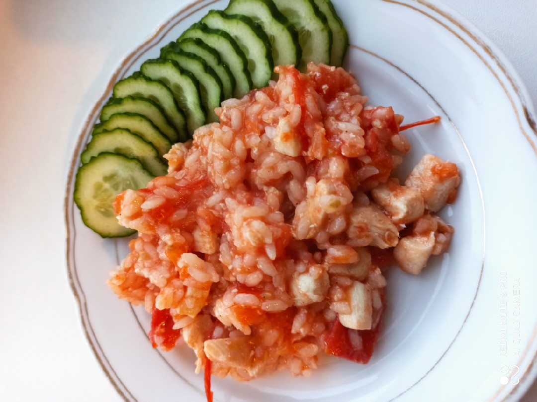 Куриное филе с помидорами и рисом