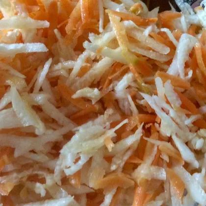 Салат из моркови и редиса