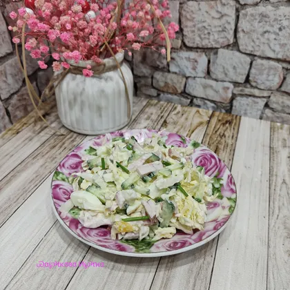 Салат с пекинской капустой, карбонадом и огурцом