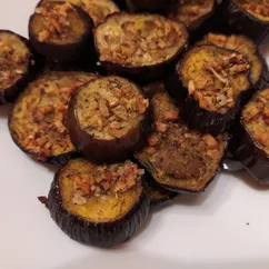 Запечённые баклажаны с травами и чесноком 