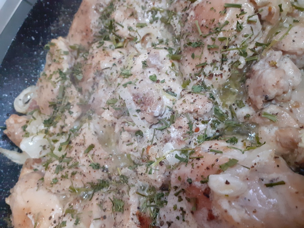 Бедра курицы в сливочном соусе