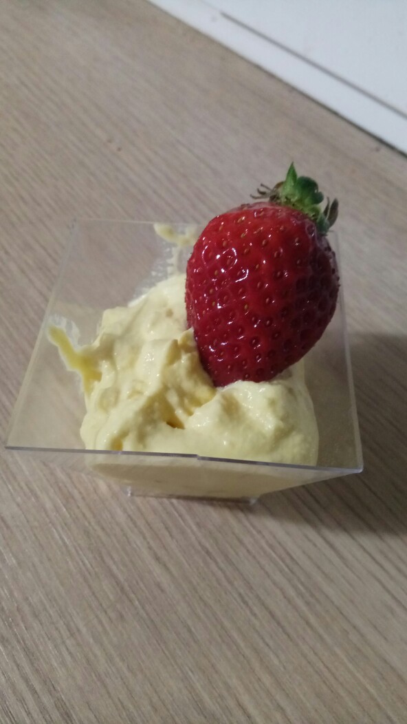 Какосово-манговое мороженое