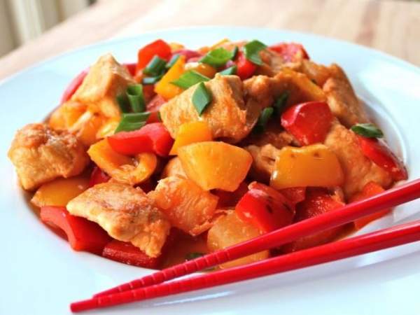 Кисло-сладкие куриные кусочки с ананасом
