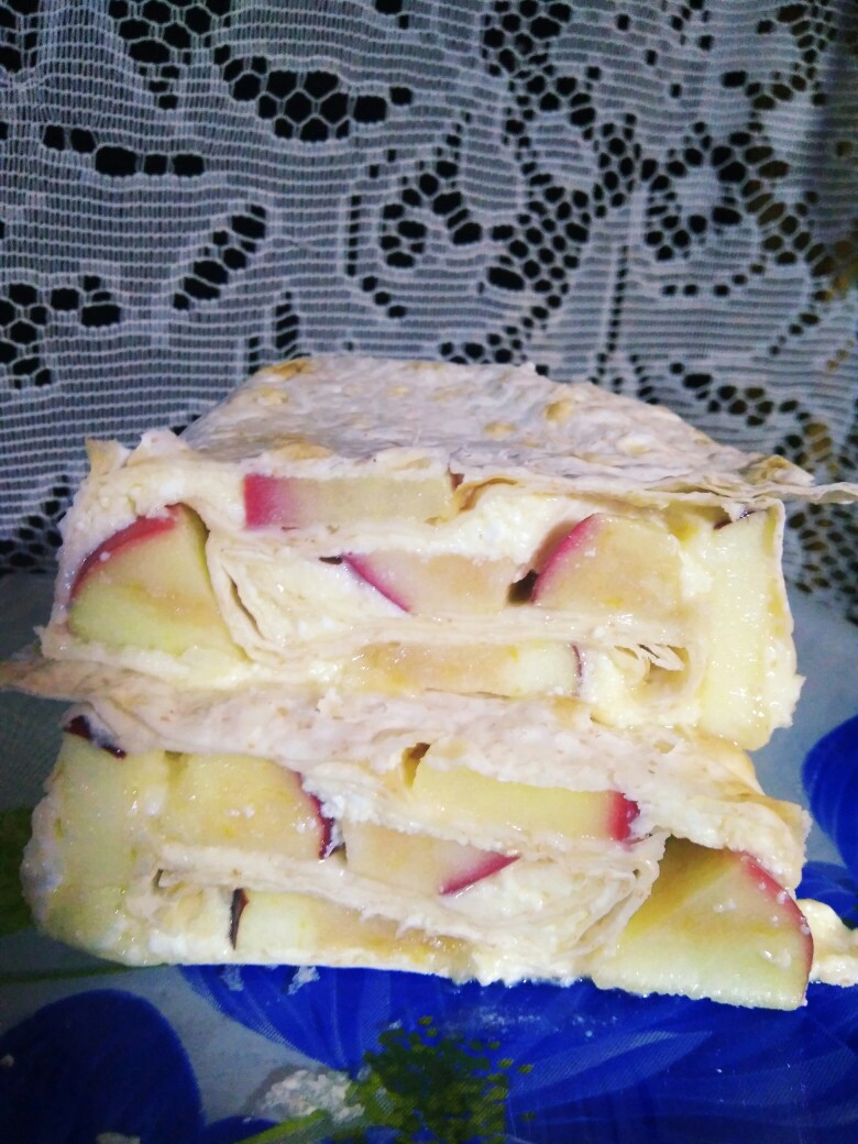 Сладкий рулет из лаваша