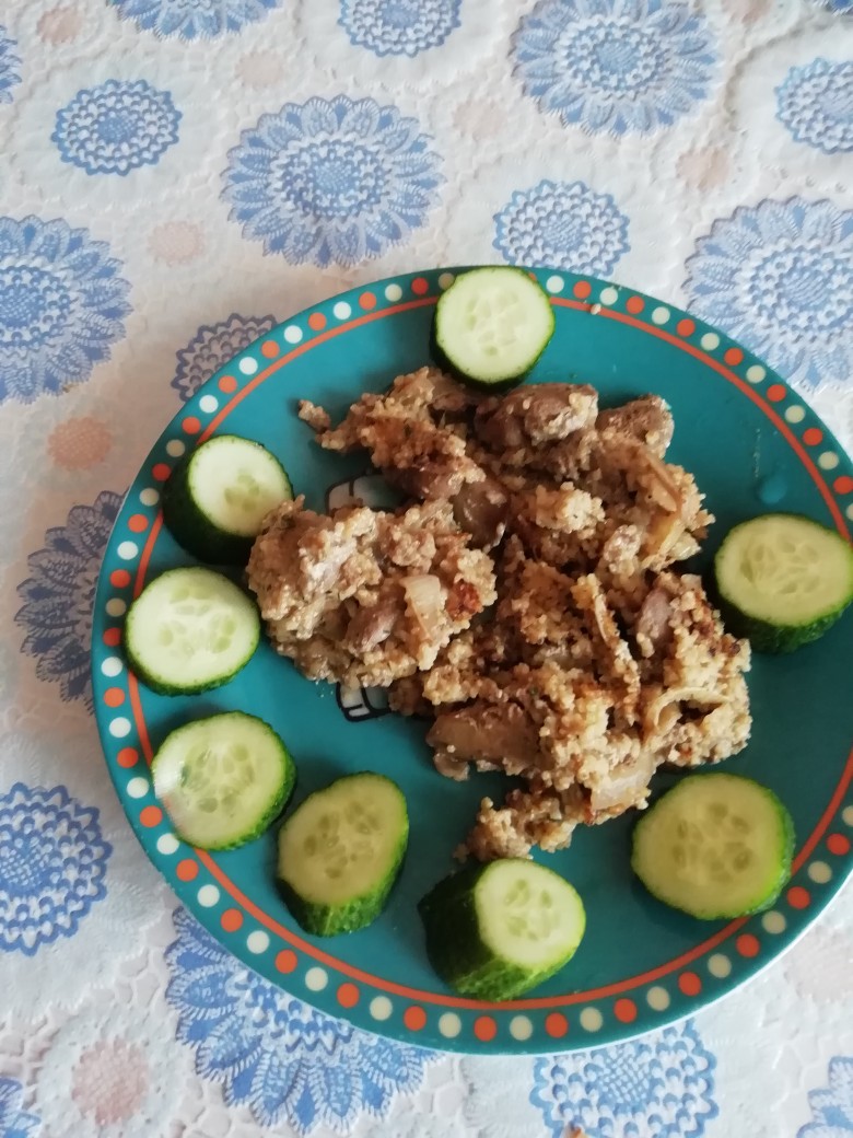Куриная печень с кускусом