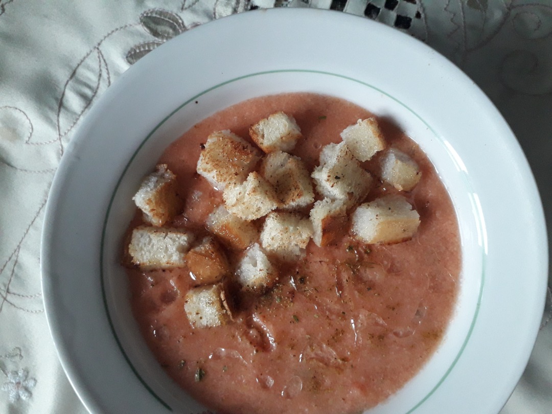 Гаспачо с гренками