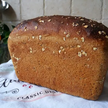 Цельнозерновой пшенично-ржаной формовой хлеб на ржаной закваске