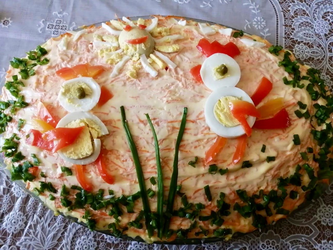 Слоеный салат с крабовыми палочками и сыром - простой и вкусный рецепт с пошаговыми фото