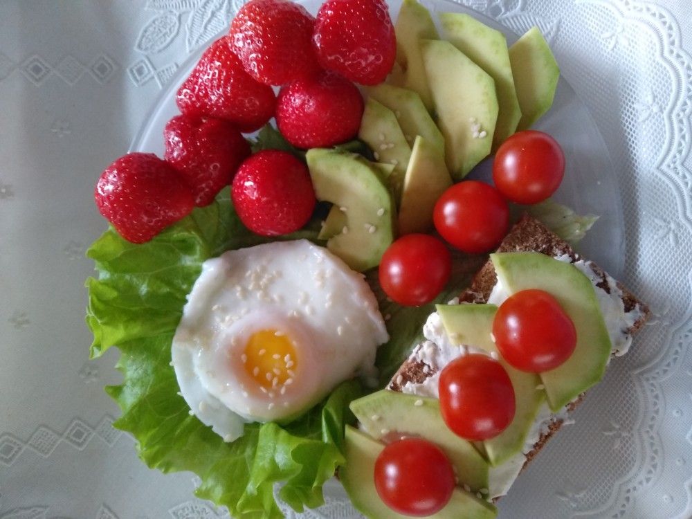 Яйцо пашот с фруктами и овощами 😋
