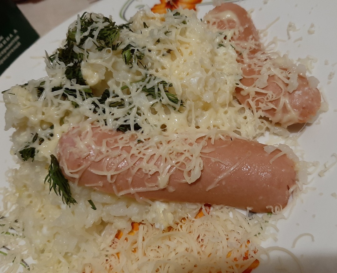 Рис с сосисками и овощами