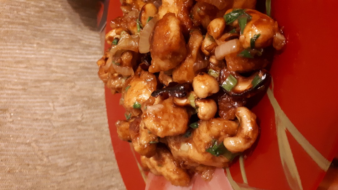 Курица по-тайски с орехами кешью